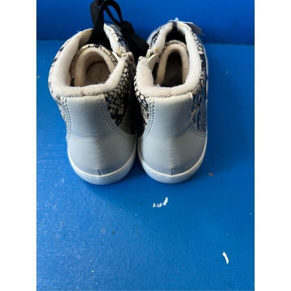 Time And Tru Women's Size 9 Memory Foam Snake Print Sneaker Shoes Nice - Picture 4 of 6